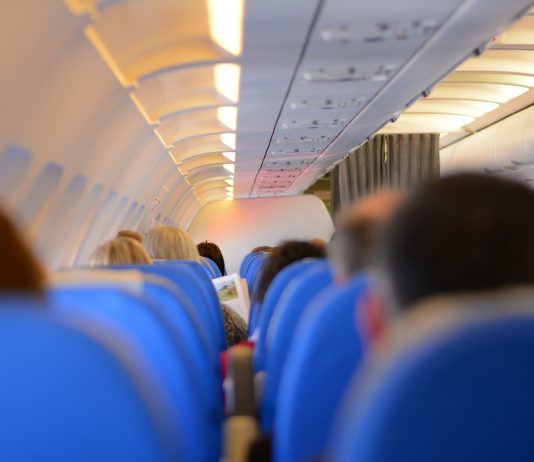 Zašto su sedišta u avionima gotovo uvek plave boje?