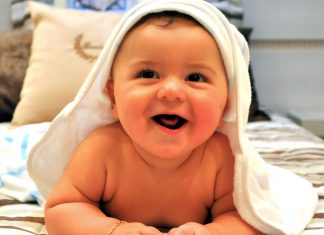 Ova žena smišlja imena za bebe po porudžbini i za to joj plaćaju