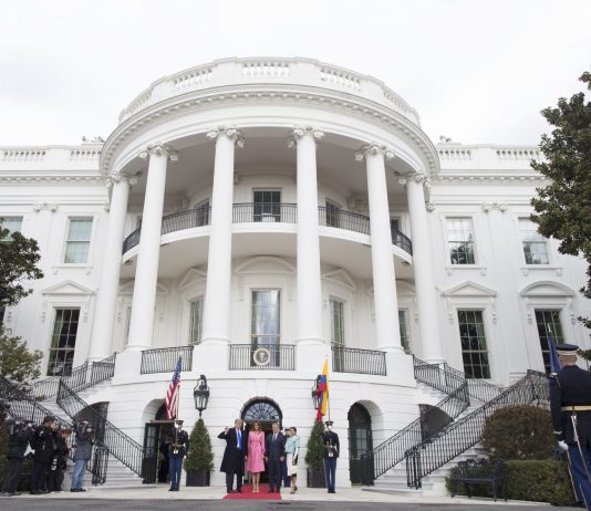 Amerika uvodi dodatne carine zemljama koje posluju s Iranom