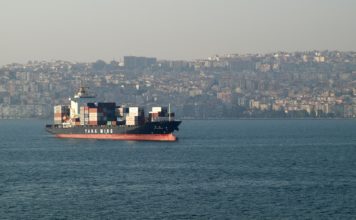 Iran priveo 18 članova posade stranog tankera u Omanskom zalivu