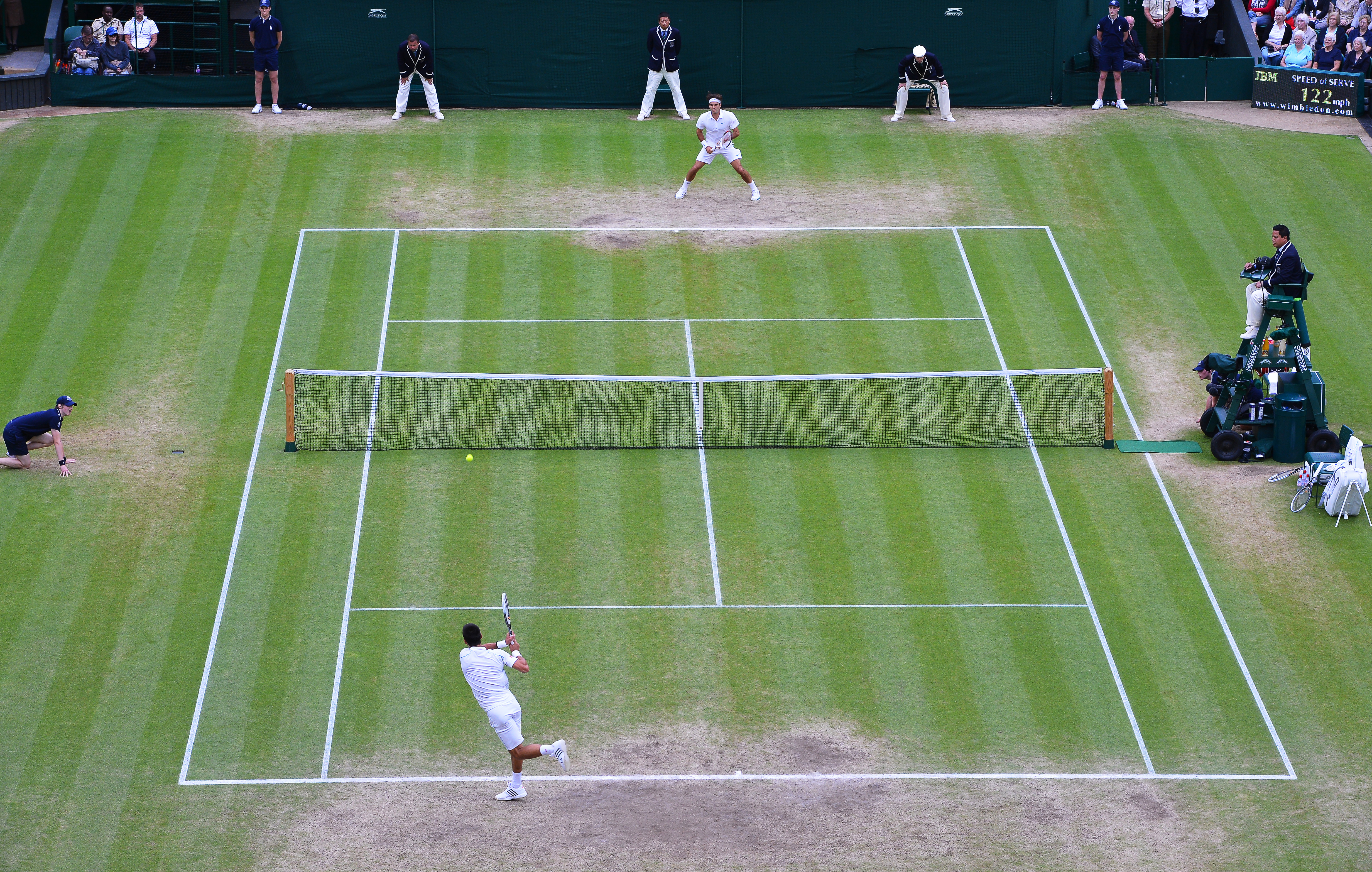 Теннис прямой. Теннисный корт трава Уимблдон. Wimbledon покрытие корта. Теннисный корт на Wimbledon 70[. Теннис на траве Уимблдон.