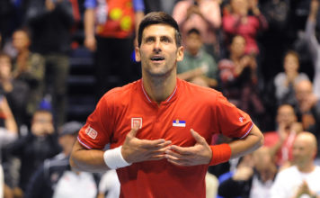 Nole ispao šmeker, sa muzičarima na parkingu otpevao čuveni hit Marinka Rokvića (VIDEO)