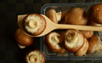 Ragu od leblebija i pečuraka na kremastoj palenti bez kapi ulja