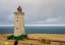 Posle 120 godina pomeren svetionik da ga ne bi urušilo more (VIDEO)