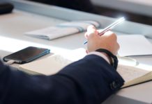 Političarka unajmila osam devojaka da polažu ispite umesto nje (VIDEO)