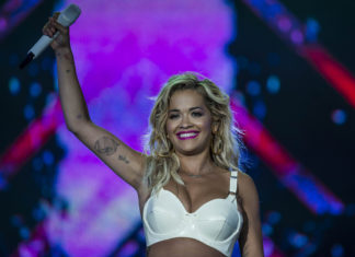 Bombastična plavuša objavila fotku u toplesu (FOTO)