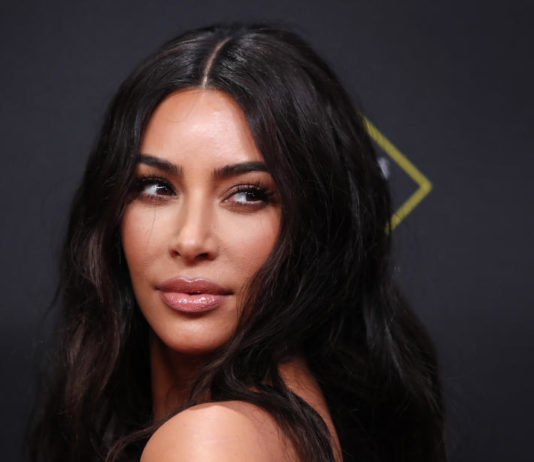Kim Kardasijan u minijaturnom bikiniju mami uzdahe (FOTO)