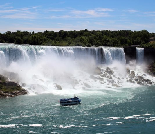 Ledeni Nijagarini vodopadi (VIDEO)