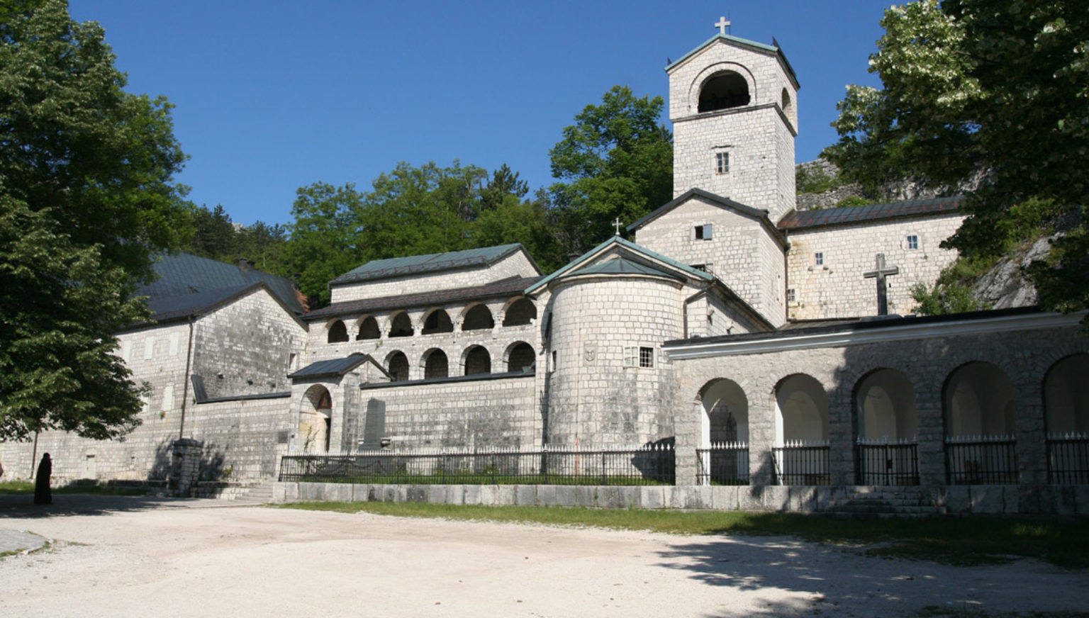 Cetinjski manastir upisan kao svojina MPC - Vesti online