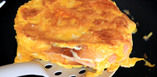 Domaći pita hleb sa kombinacijom belog i integralnog brašna