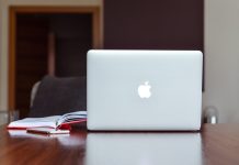 Apple sprema revoluciju: MacBook sa iPhone čipom stiže sledećeg meseca u duginim bojama