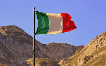 Tramvaj izleteo iz šina i uleteo u izlog (VIDEO)