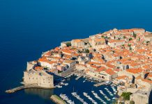 Delovi Dubrovnika zatrpani ogromnom količinom smeća iz Albanije (VIDEO)