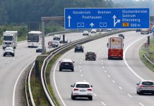 Šta nikako ne smete da radite kada vam pukne guma na auto-putu?