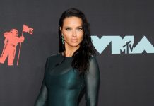 Gotovo naga Adrijana Lima daje savete za poziranje (VIDEO)