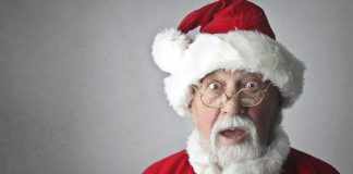 Deda Mrazovi se potukli u supermarketu (VIDEO)