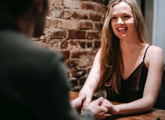 Fraze koje će ih oboriti s nogu! Evo kako da se udvarate svakom horoskopskom znaku