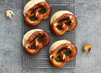 Napravite mekane domaće perece bez jaja i mleka