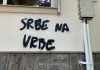 U srpskom selu Glušci ispisani ustaški simboli i grafiti “Srbe na vrbe”