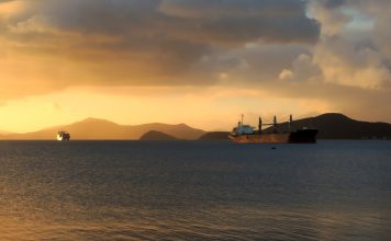 Amerikanci istovaruju naftu sa zaplenjenog tankera