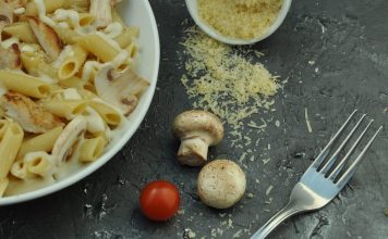 Kremasta pasta sa pistaćima i belim lukom