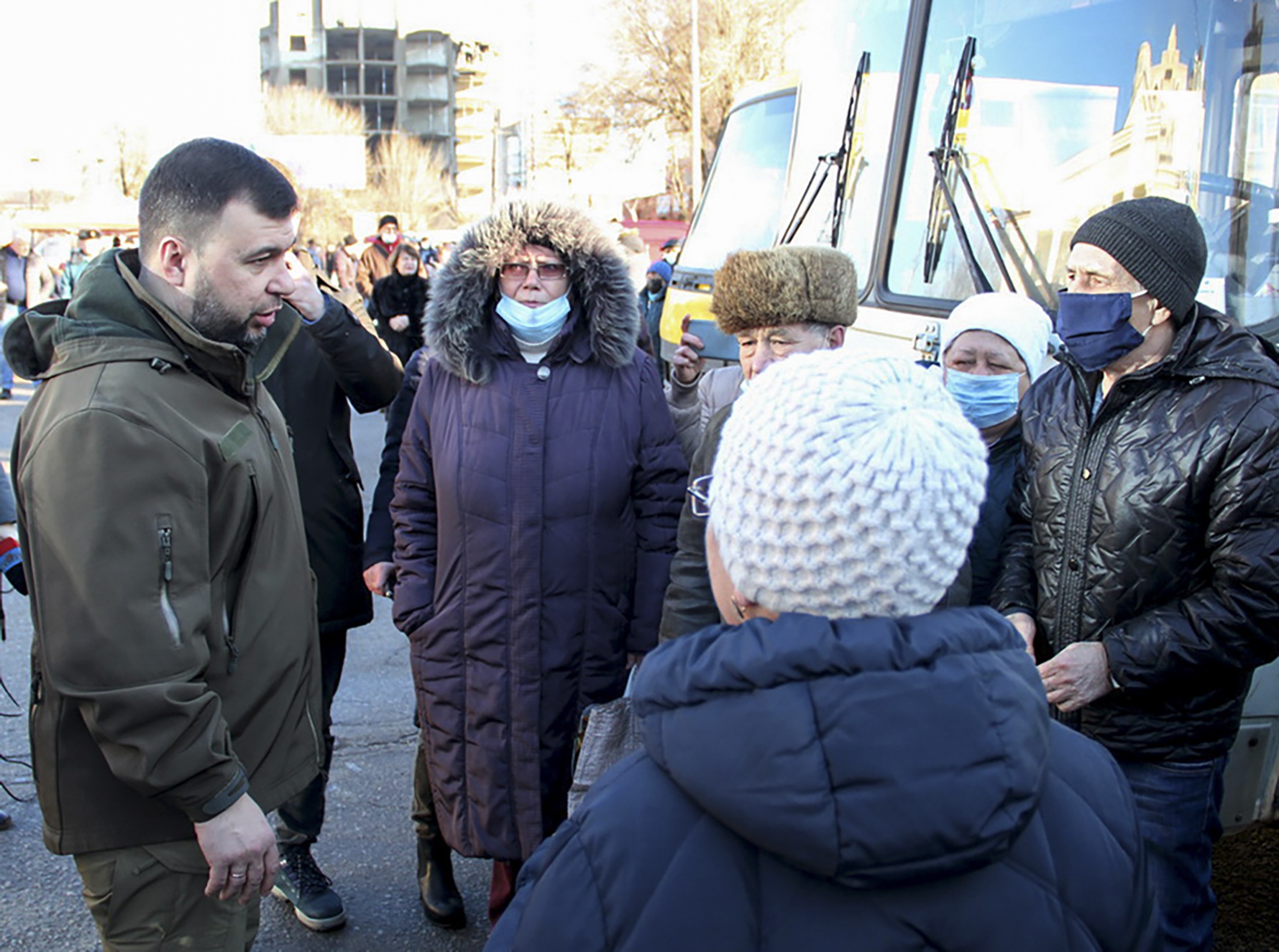 Срочные новости донецка. Эвакуация населения Украина. Донецк эвакуация. Жители Донецка. Эвакуация жителей Донбасса.