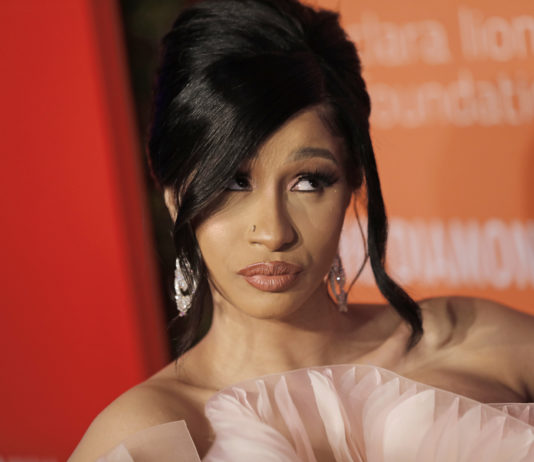 Kardi Bi potresena nakon porođaja zbog poteza bivšeg