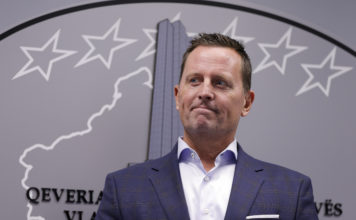 Grenel pozvao Vučića da sledi put SAD, a ne evropski