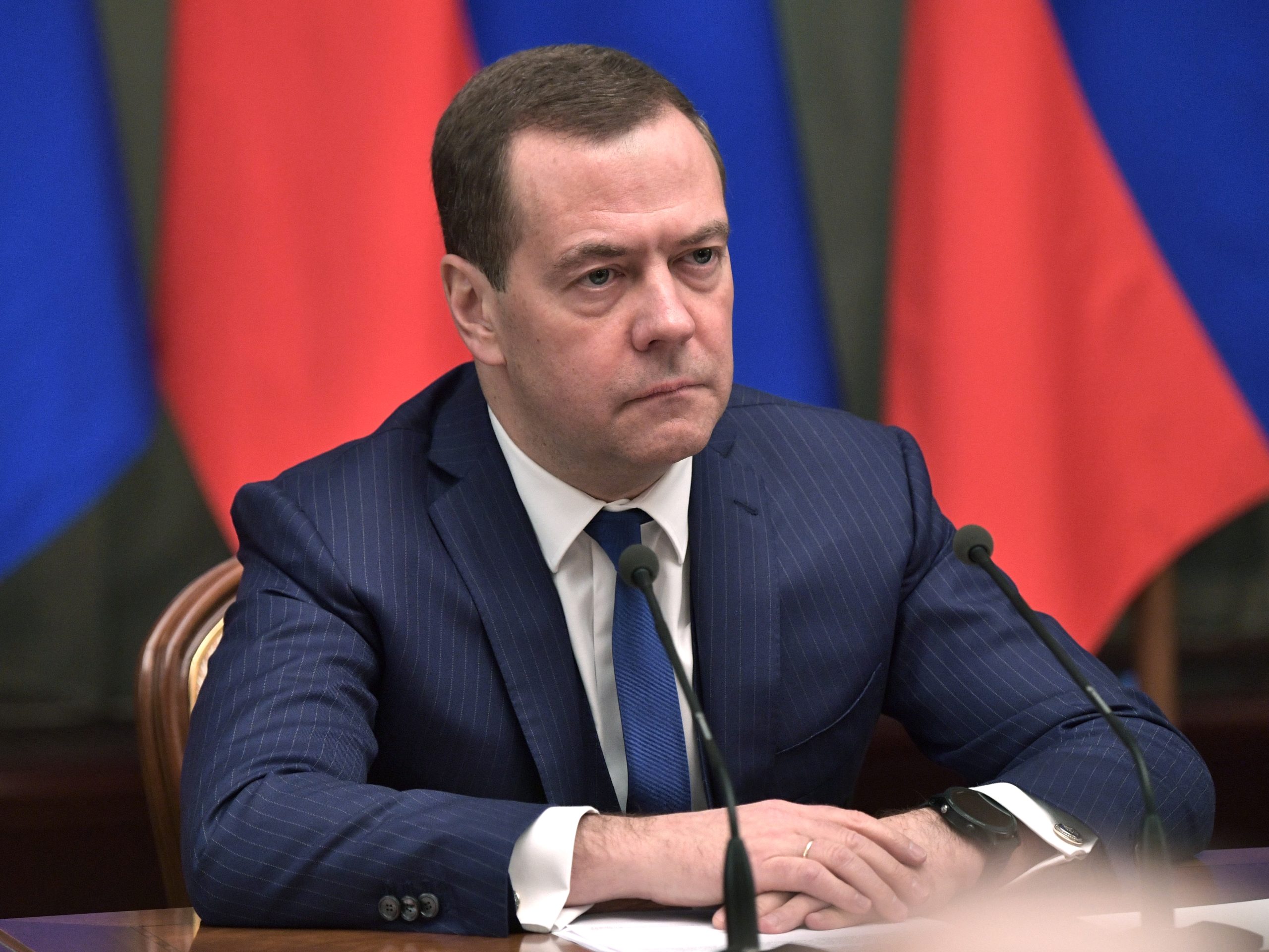 Председателем рф может быть. Зампред Совбеза Медведев.