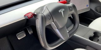 Tesla poklekao: Uvodi Apple Carplay u automobile