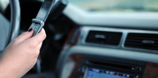 Dobila kaznu za telefon u vožnji – jedini problem je što nema ruku (VIDEO)