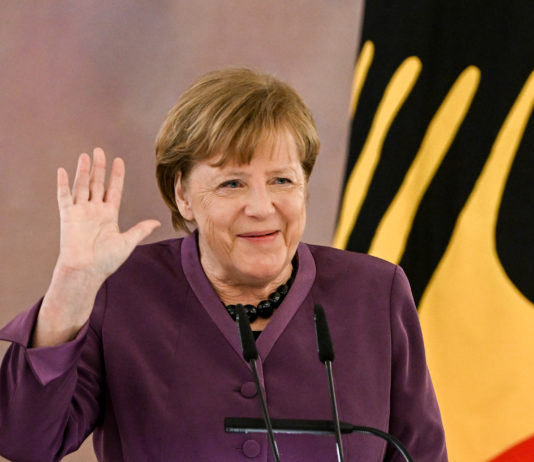 Mogući povratak Angele Merkel muči Merca