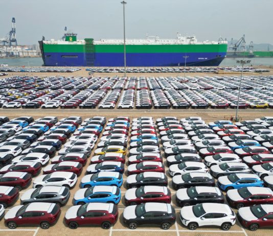 Luksuzni automobili zaglavljeni zbog rata