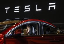 Tuži Teslu iako nema kvar: Tvrdi da mu je auto izgubio vrednost zbog jedne stvari