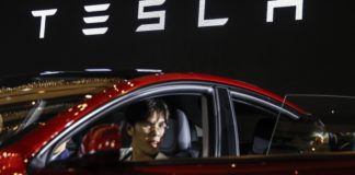 Tuži Teslu iako nema kvar: Tvrdi da mu je auto izgubio vrednost zbog jedne stvari