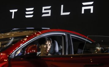 Tuži Teslu iako nema kvar: Tvrdi da mu je auto izgubio vrednost zbog jedne stvari