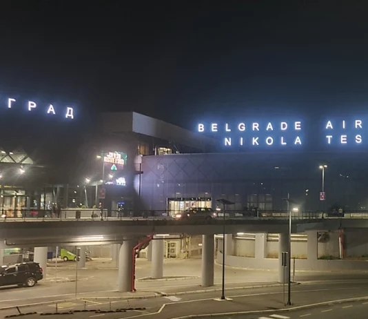 Avion sa srpskim državljanima evakuisanim iz Izraela sleteo u Beograd!