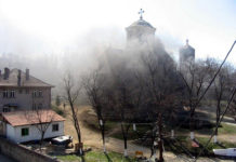 Dve decenije od proterivanja Srba sa KiM (1): Dani kada su i ikone plakale