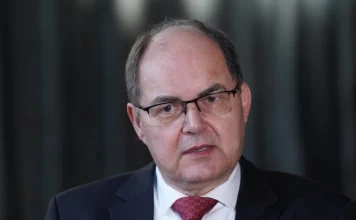 Šmitov pokušaj da jednom udarcem „ubije“ Dodikovu i Stevandićevu stranku