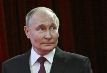 Putin položio cveće na spomenik Minjinu i Požarskom povodom Dana nacionalnog jedinstva /video/