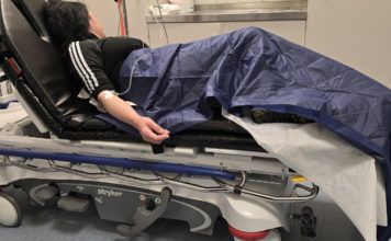 Jajima na srpsku zastavu