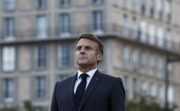 Makron zapretio Kini