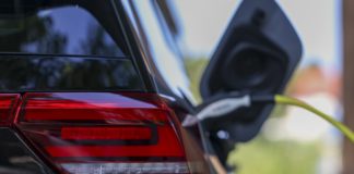 EU ipak ne odustaje od električnih automobila: Gotovo svi Nemci će morati da ih kupuju?