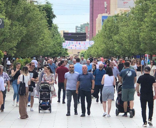 Kritika Kurtijevog hvalisanja u Davosu: “Rizikujemo da ode milijarda evra mesečno sa Kosova”