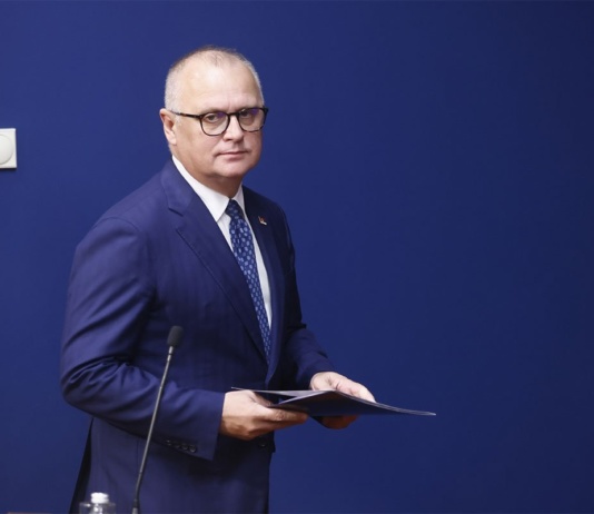 Vesiću i Momiroviću ukinut kućni pritvor