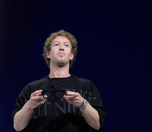 Otkrivene tajne poruke: Evo šta je Zakerberg obećao Masku u četiri oka