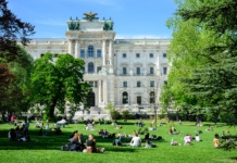 Beč nastavlja da se zadužuje i obustavlja projekte