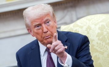 Tramp opoziva 48 ambasadora širom sveta