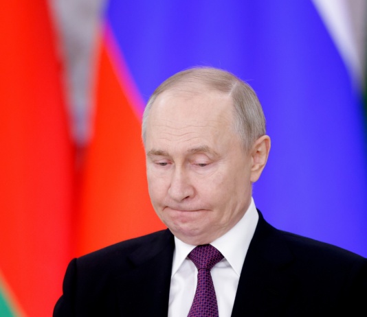 DW: Pad Madura – zašto Kremlj ćutke posmatra?