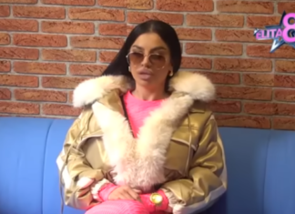 Kruži skandalozan snimak sa Pinka! Pokazala gole grudi pred milionima (VIDEO)